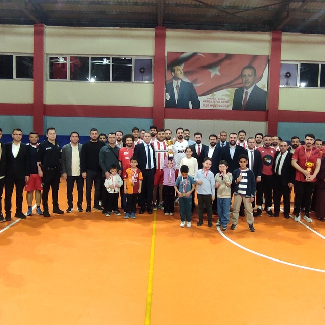 Sason'da yoğun ilgi gören voleybol halk turnuvası final maçıyla sona erdi
