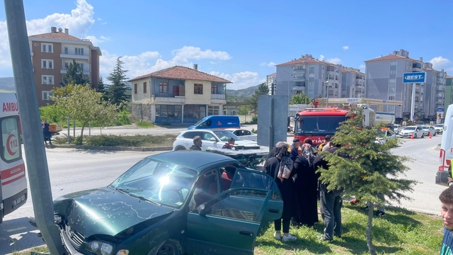 Çorum'da otomobil ile cip çarpıştı: 2 yaralı