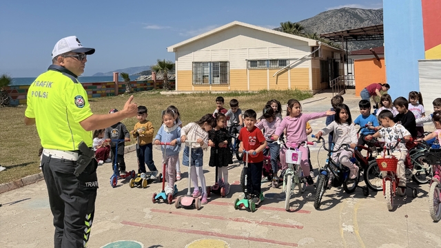 Bozyazı'da miniklere Trafik Haftası eğitimi