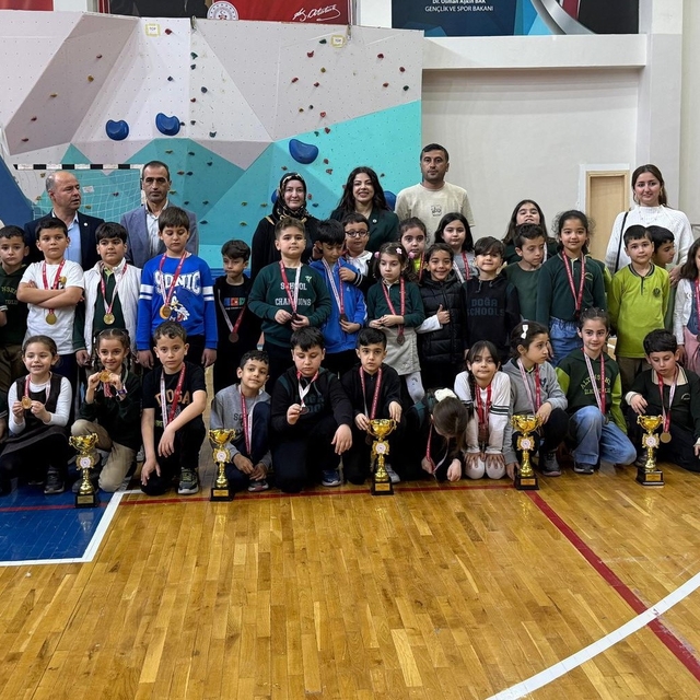 Adıyaman Özel Doğa Koleji öğrencilerinden satranç turnuvasında derece