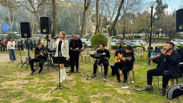 Efeler'de Anneler Günü coşkusu şenlikle taçlanacak