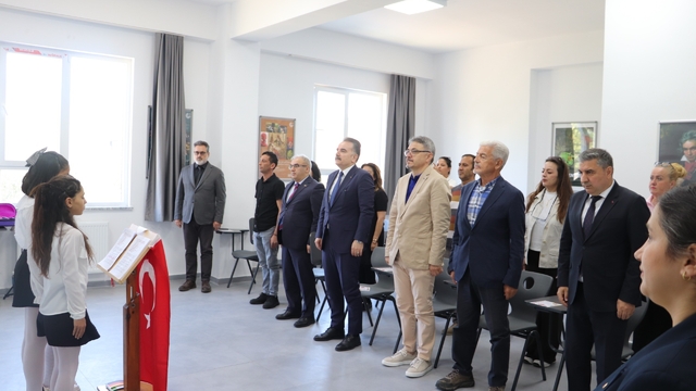 Edremit'te eğitime hayırsever desteği
Modern dil laboratuvarı açıldı