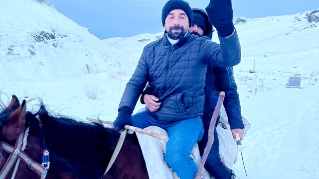 Artvin'de 126 gün sonra çığ altından cansız bedeni çıkartılan çobanla ilgili şok eden detay
Bülent Gezer'in ellerine geçirdiği çoraplar ve avucundaki tek bisküviyle bulunması arama kurtarma ekiplerini duygulandırdı