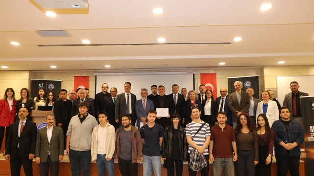 İzmir'de 15 Temmuz manşetleri bir kez daha atıldı
"15 Temmuz, eşsiz bir direnişin adıdır"