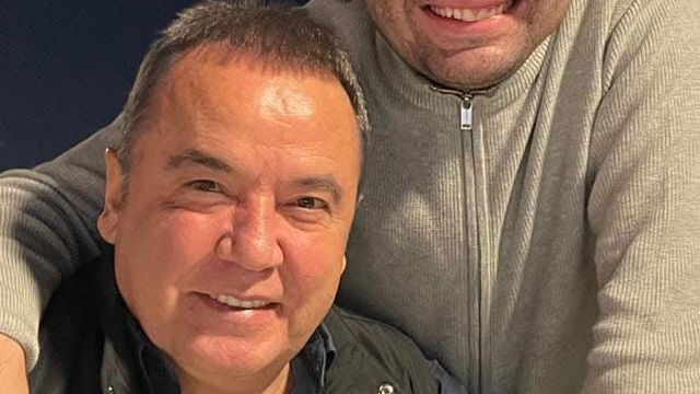 Gökhan Böcek ofisteyken, 4 kez para getirip bırakmış
