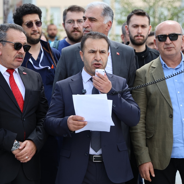 SCÜ çalışanları, bankaların promosyon tutumunu protesto etti