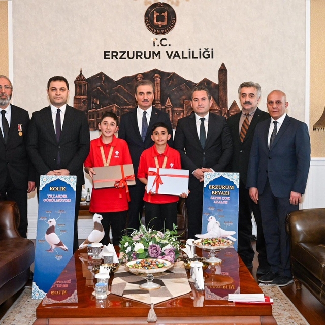 Vali Baruş, başarılı öğrencileri makamında ağırladı