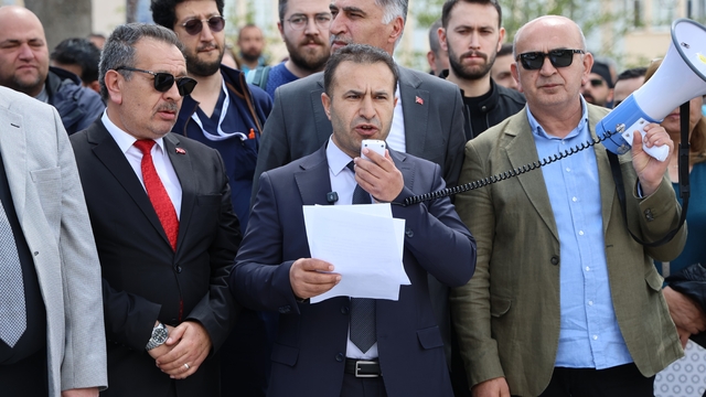 SCÜ çalışanları, bankaların promosyon tutumunu protesto etti