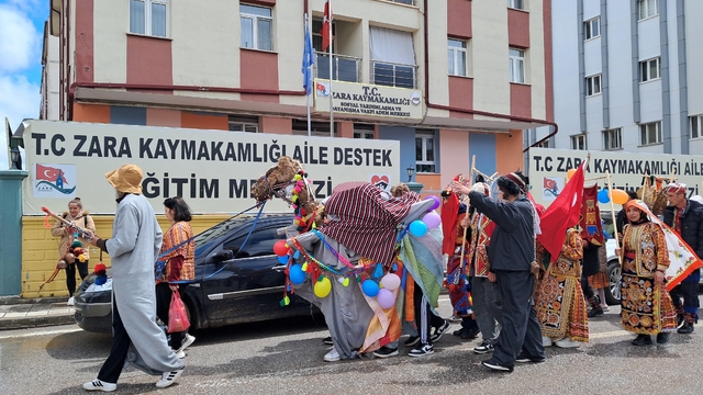 Sivas'ta geleneksel 'saya gezmesi' renkli görüntülere sahne oldu