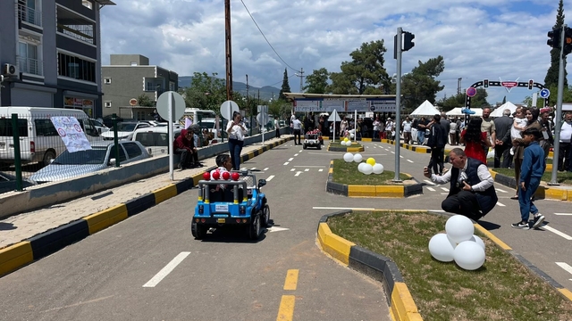 Kırıkhan'da öğrenciler trafik kurallarını bilgilendirme pistinde öğrenecek
