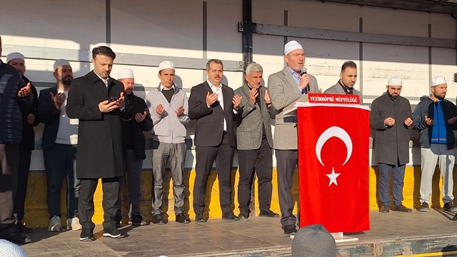 Vezirköprü'de hacı adayları dualarla uğurlandı