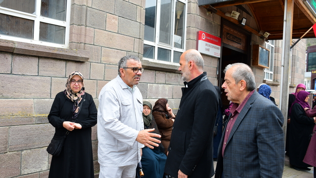 Ladik Belediye Başkanı Adnan Topal hacı adaylarını yolcu etti
