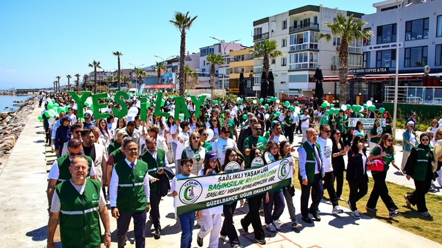 İzmir'de sağlıklı yaşam için yürüyüş düzenlendi