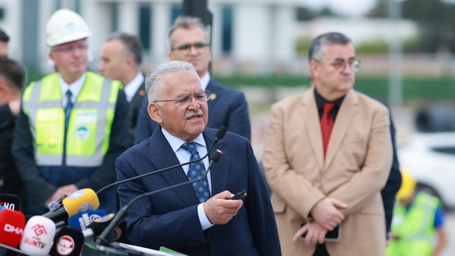 Kartal Katlı Kavşağı ve Bağlantı Yolları Projesi'nin yüzde 17'si tamamlandı
Kayseri Büyükşehir Belediye Başkanı Memduh Büyükkılıç:
"Kartal Katlı Kavşağı Projesi, Kayseri'nin geleceğine yön veriyor"