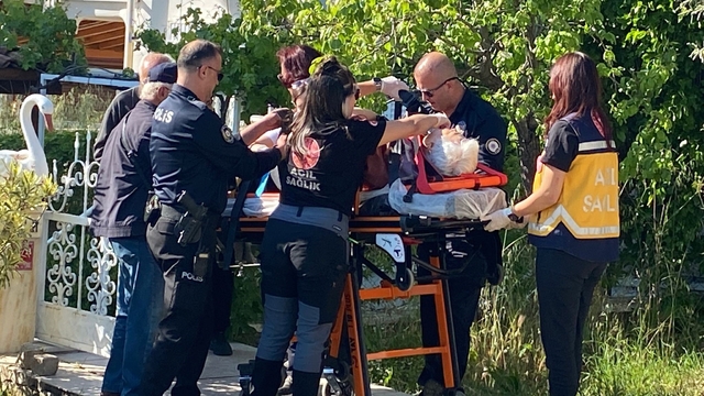 Perde takarken düşen yaşlı kadın hastanelik oldu
