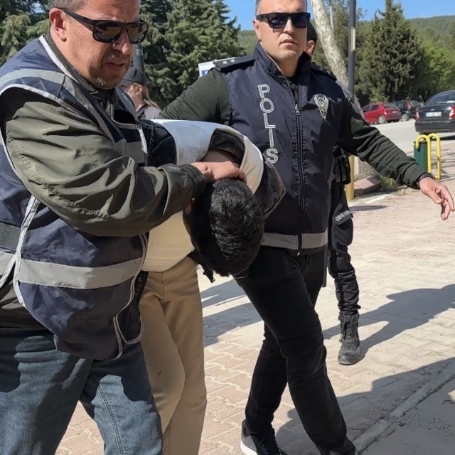 Kübra Yapıcı'nın katil zanlıları adliyeye sevk edildi
Gazetecilerin 'Kübra'...