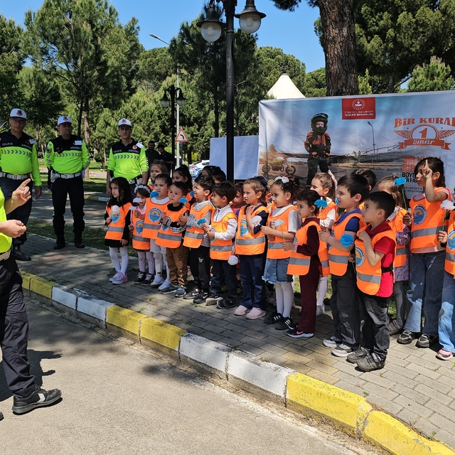 Müdürlerden öğrencilere trafik eğitimi