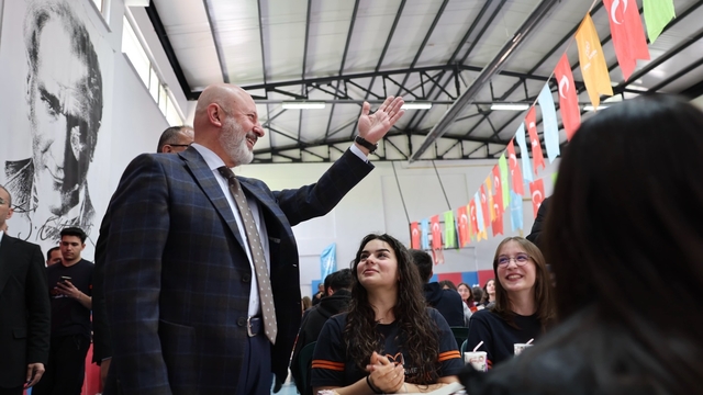 Başkan Çolakbayrakdar, lise öğrencilerle buluştu