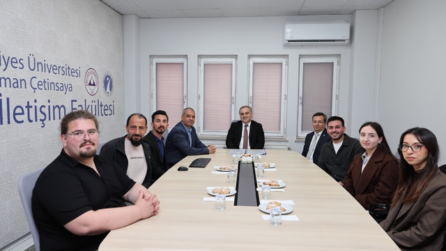 ERÜ Rektörü Prof. Dr. Altun'dan Radyo, Televizyon ve Sinema Kulübü öğrencilerine ziyaret