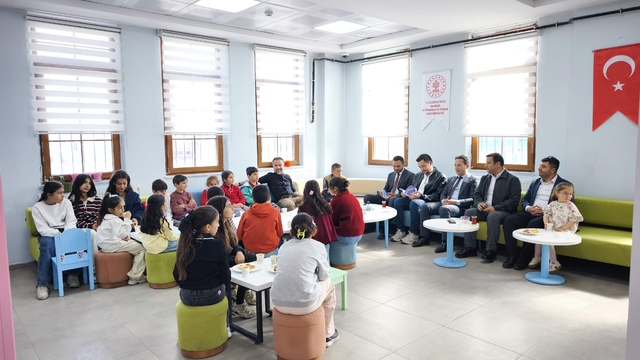 Muradiye'nin minik yazarları ilk imzalarını attı