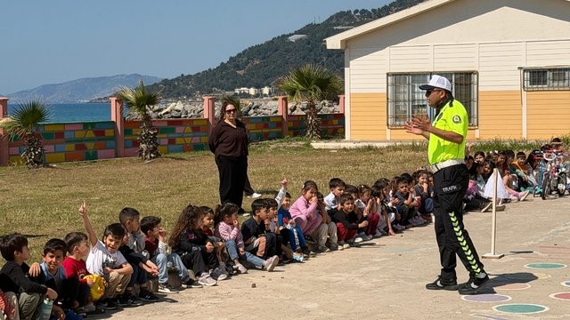 Bozyazı ilçesinde anaokulu öğrencilerine uygulamalı trafik eğitimi verildi