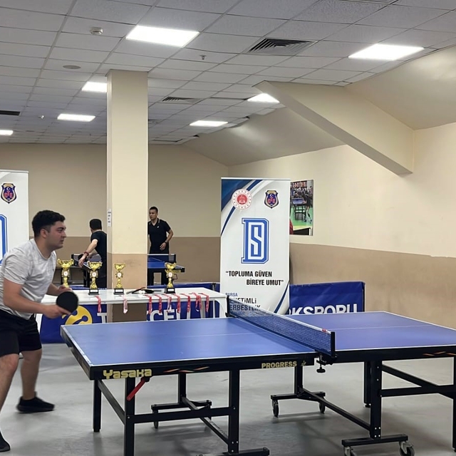 Bursa'da ceza infaz personeli için spor ve zekâ dolu turnuvalar