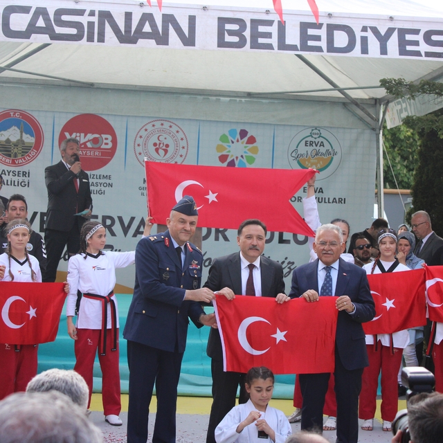 ERVA Spor Okulları'nın 68.'si Güven ERVA Spor Kulübü Açıldı
Vali Gökmen Çiç...
