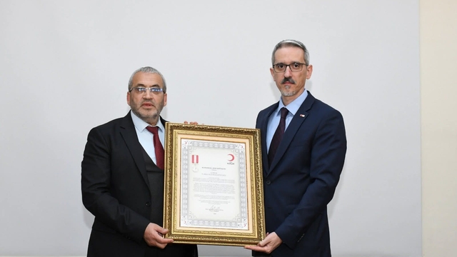 Türk Kızılay'dan Çorum İl Milli Eğitim Müdürlüğüne gümüş madalya