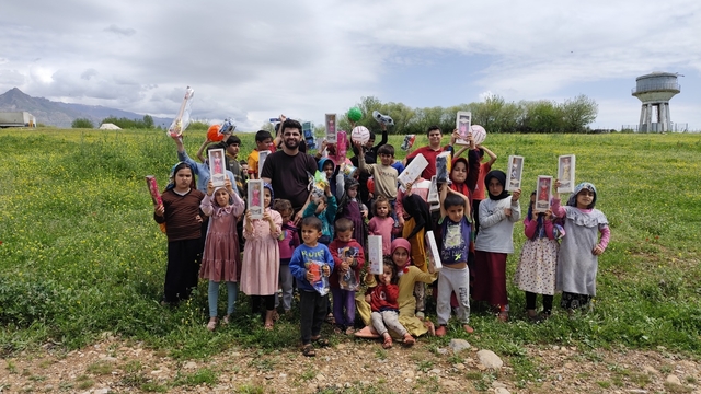 Silopi ve Cizre'de çocuklara oyuncak dağıtıldı