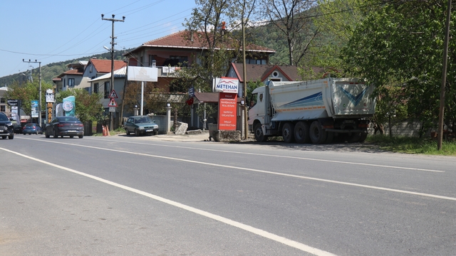 Çöp kamyonu altında kalan kadın hayatını kaybetti