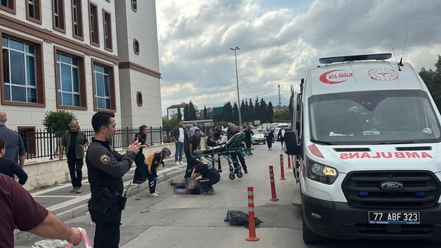 Yalova'da adliye önündeki cinayetin kan donduran görüntüleri ortaya çıktı
Olayla ilgili 4 şüpheli hakkında hazırlanan iddianame kabul edildi