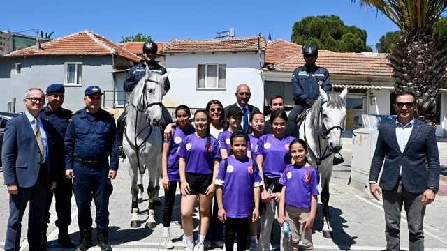 Foça'da okul çevrelerine sıkı denetim: Kaymakam Aydın'dan "Güvenli Eğitim" talimatı