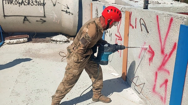 AFAD'dan askeri personele enkazda arama kurtarma eğitimi