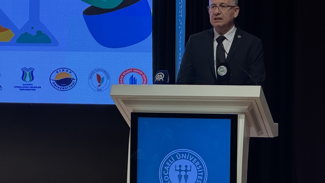 Kocaeli'de düzenlenen "Bilimsel Araştırmalar Öğrenci Kongresi" sona erdi