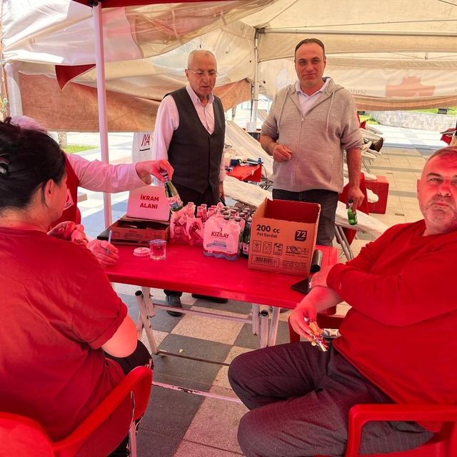 Öğrenciler ikna etti, veliler kan verdi