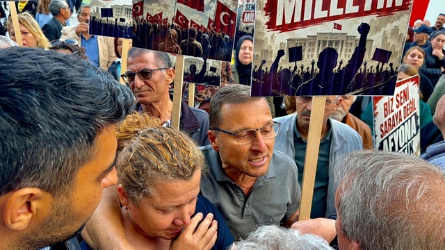 CHP İl Başkanı Karadeniz'den Başkan Köksal'ın AK Parti'ye geçtiği iddialarıyla ilgili açıklama
"Ne ben il başkanı olarak, ne de genel başkanımız belediye başkanımıza ulaşamamıştır"