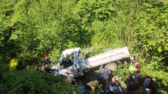 Samsun'da kamyonetin devrilmesi sonucu 1 kişi öldü, 2 kişi yaralandı
