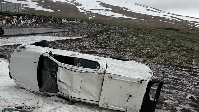 Ardahan'da askeri aracın devrilmesi sonucu 2 astsubay yaralandı