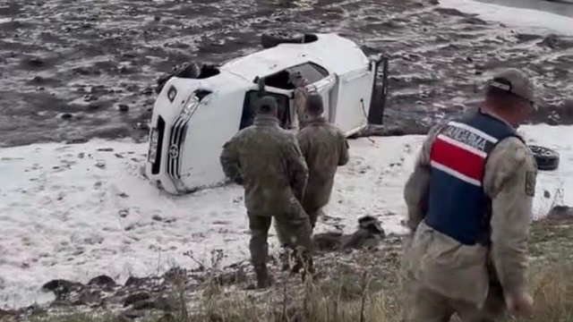 Ardahan'da askeri araç devrildi: 2 astsubay yaralandı
