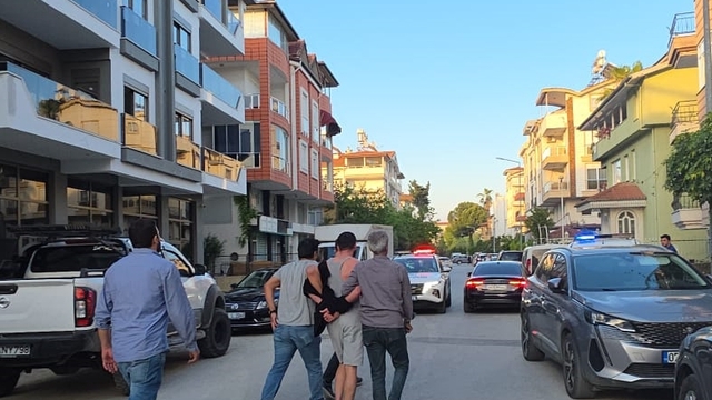 Manavgat'ta hakkında 20 yıl 5 ay hapis cezası bulunan firari hükümlü çatıda yakalandı