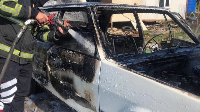 Kırklareli'nde park halindeki yanan otomobil kullanılamaz hale geldi