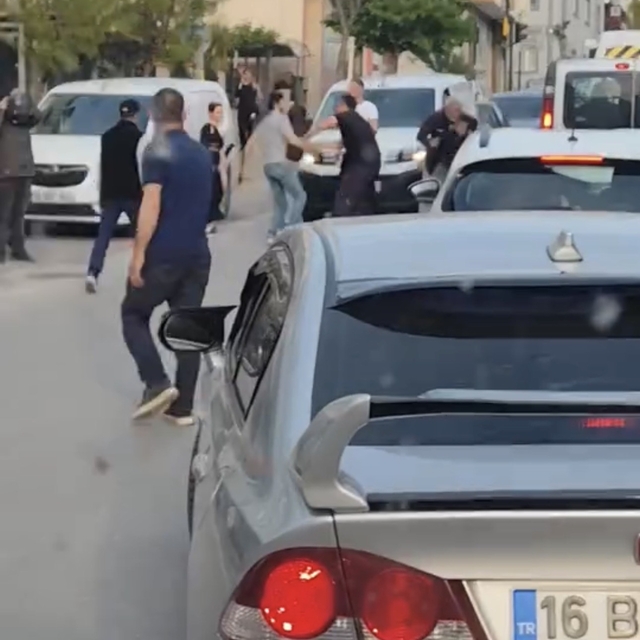 Trafikte döner bıçaklı kavga kamerada