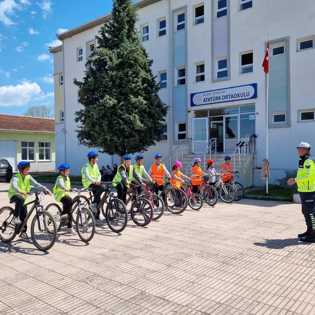 Trafik Haftasında öğrencilere uygulamalı eğitim