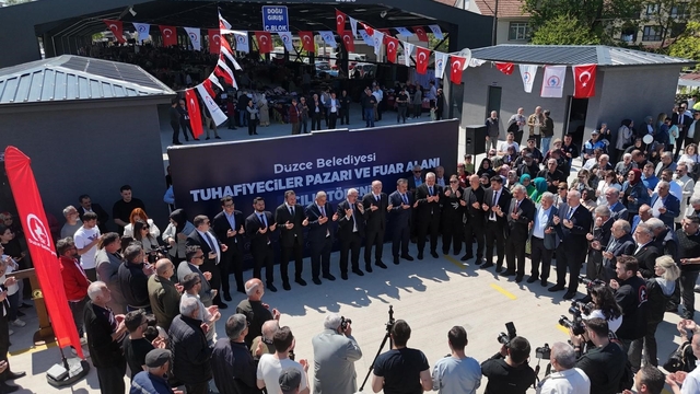 Başkan Özlü: "Bizi arayanlar açılışta bulur, şantiyede bulur"
Düzce Tuhafiyeciler Pazarı ve Fuar Alanı törenle açıldı