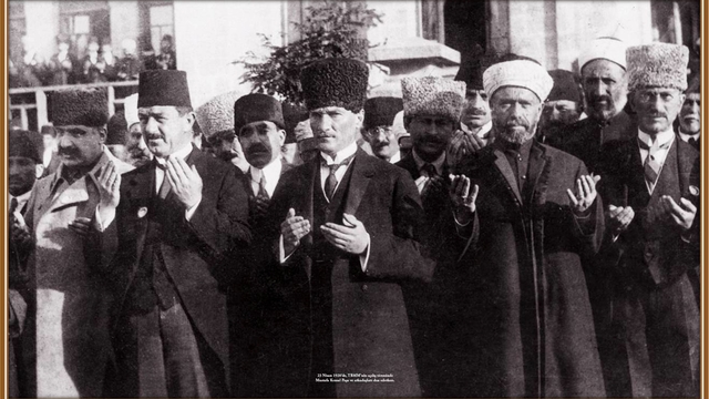 Çanakkale'yi TBMM'de temsil eden 92 kişi bu sergide yaşatılıyor
Türkiye Büyük Millet Meclisi'nin kuruluşunun 106. Yılında Çanakkale'yi Meclis'te 92 kişi temsili etti
