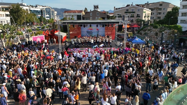 Marmaris'te Latin rüzgarı başladı