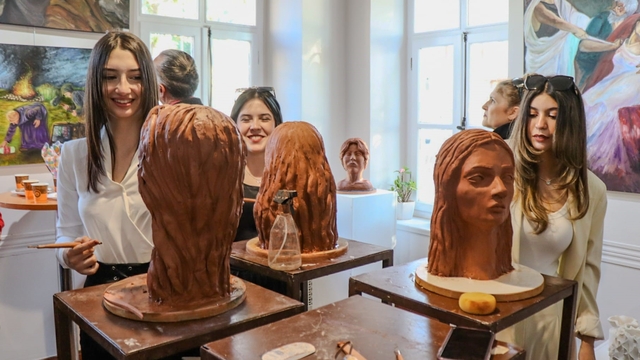 Lise öğrencilerinden yıl sonu sanat sergisi