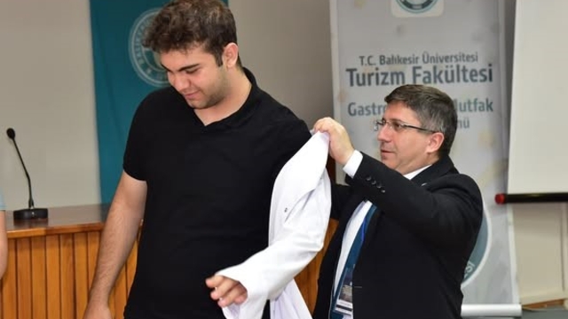 Balıkesir'de geleceğin şefleri ceketlerini giydi