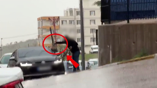 Şırnak'ta film gibi operasyon: Kendilerini asker olarak tanıtıp vatandaşa kabusu yaşattılar
"Askerim" yalanıyla 500 bin liralık şantaj tuzağı: KOM'dan suçüstü operasyon
"Hakkında arama var" diyerek korkuttular, seri numaralı parayla kıskıvrak yakalandılar