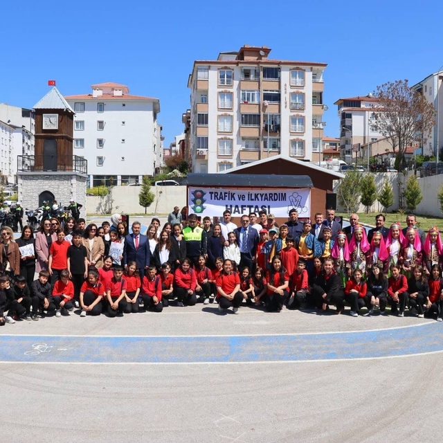 75 öğrenci trafik parkında kuralları uygulamalı öğrendi